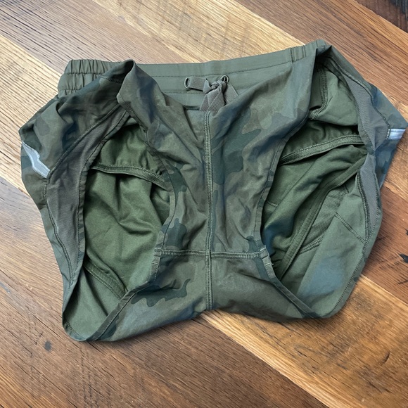 Lululemon Hotty Hot Shorts - Savasana Fatigue Camo - Picture 13 of 14